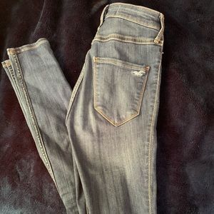 HOLLISTER ULTRA HIGH RISE JEANS
